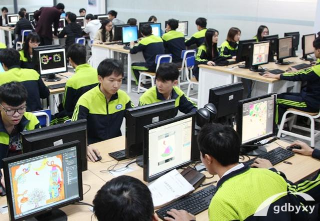 白云工商UI设计要学什么？掌握这几个软件轻松找好工作插图1