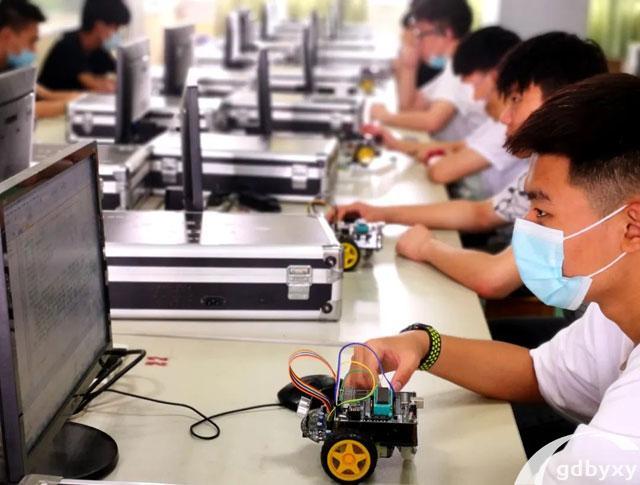 烂高中和好职校相比，刚到高中最低分数线的学生该选哪个？插图3