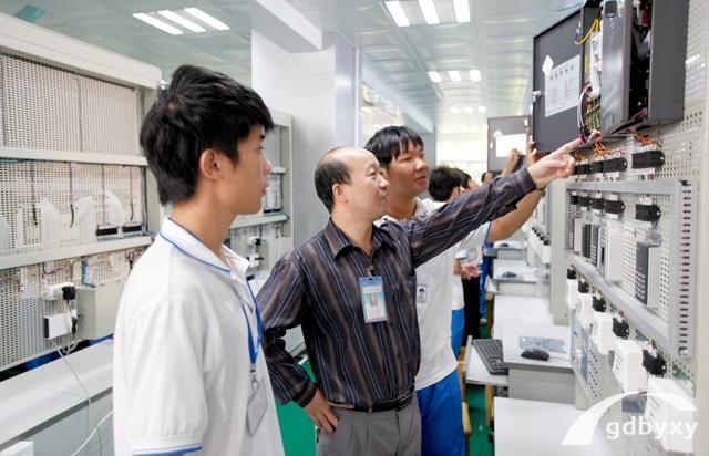 白云工商高级技工学院机电专业就业怎样？当PLC编程员年薪十万插图5