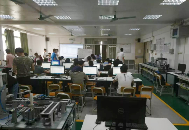 农村学校教师宿舍建设标准(农村寄宿制学校生活教师配备)插图