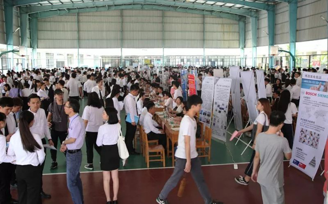 广州白云工商技师学院花园式校园环境优美插图