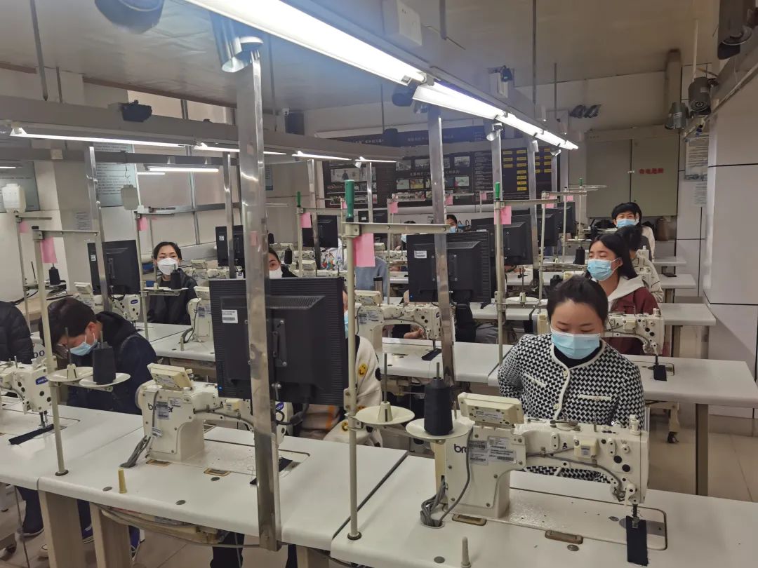 热烈祝贺广东省广裕集团公司服装项目生产管理培训班圆满开班！插图2